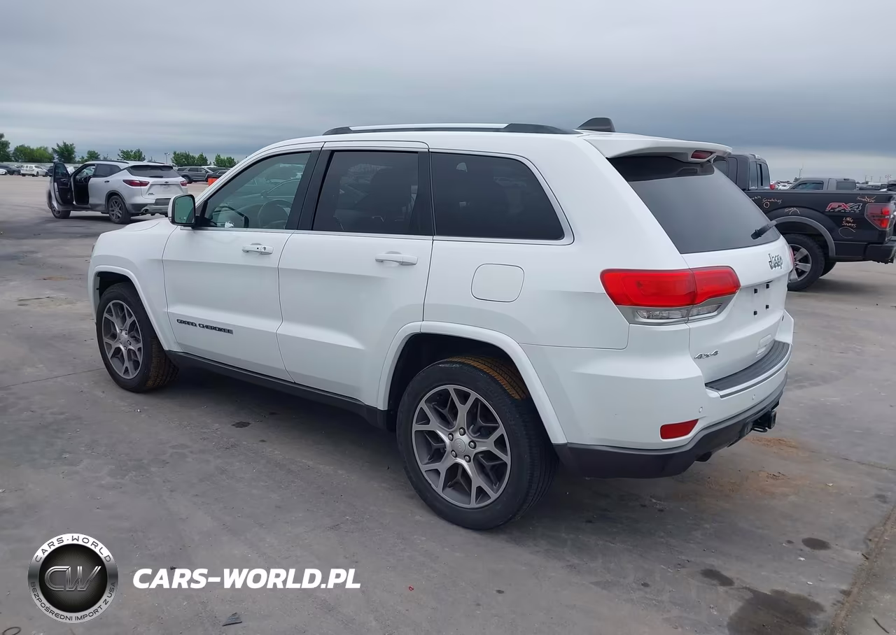 2018 Jeep Grand Cherokee Sterling Edition 4X4 VIN:1C4RJFBG0JC203469 - 3