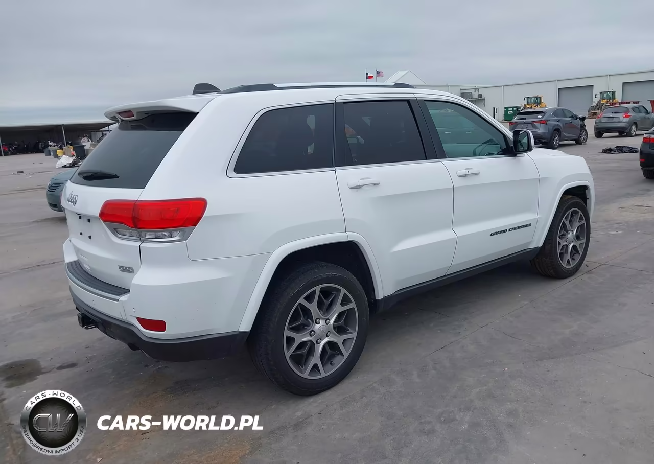 2018 Jeep Grand Cherokee Sterling Edition 4X4 VIN:1C4RJFBG0JC203469 - 4