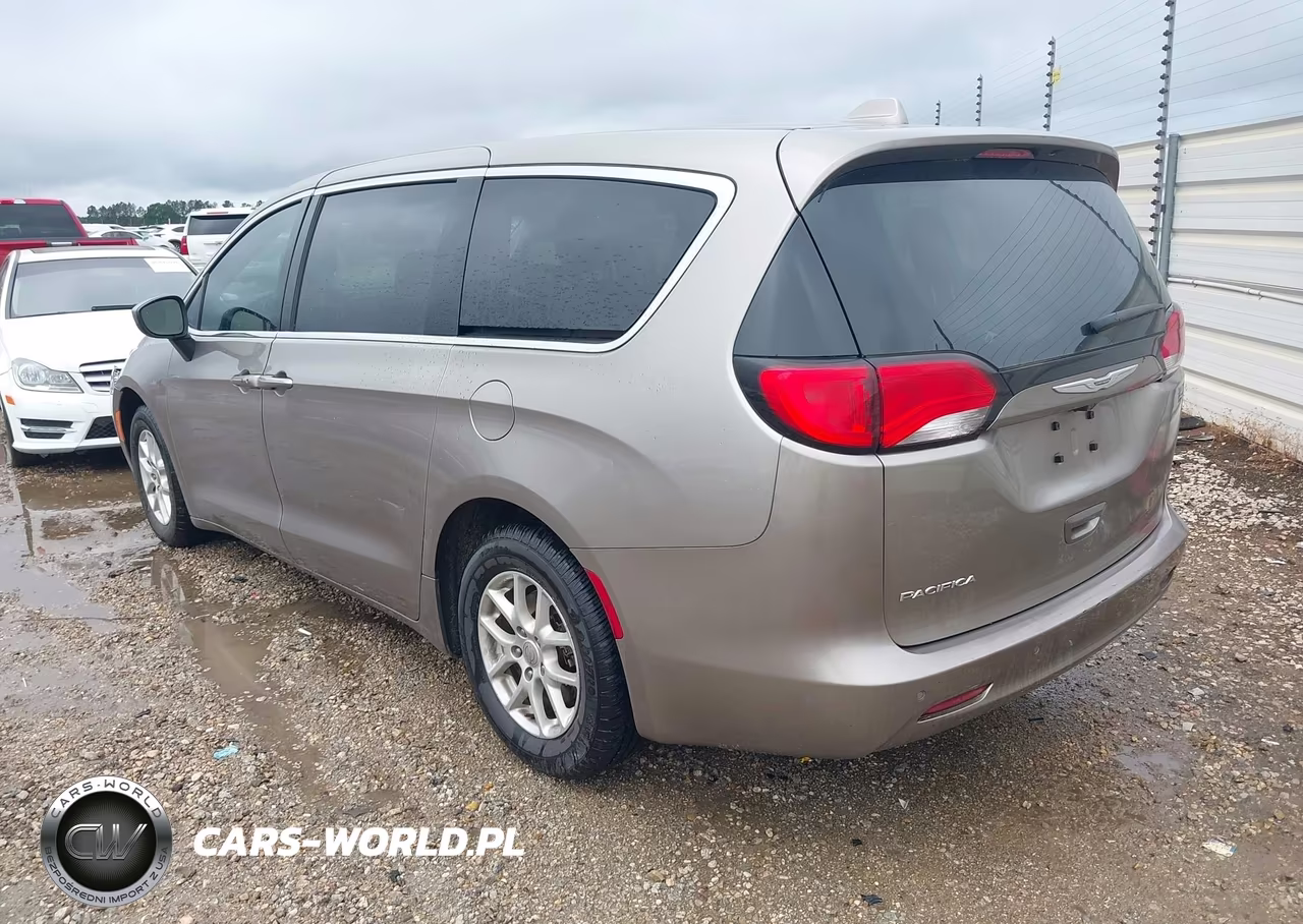 2017 Chrysler Pacifica Lx VIN:2C4RC1CG7HR622027 - 3