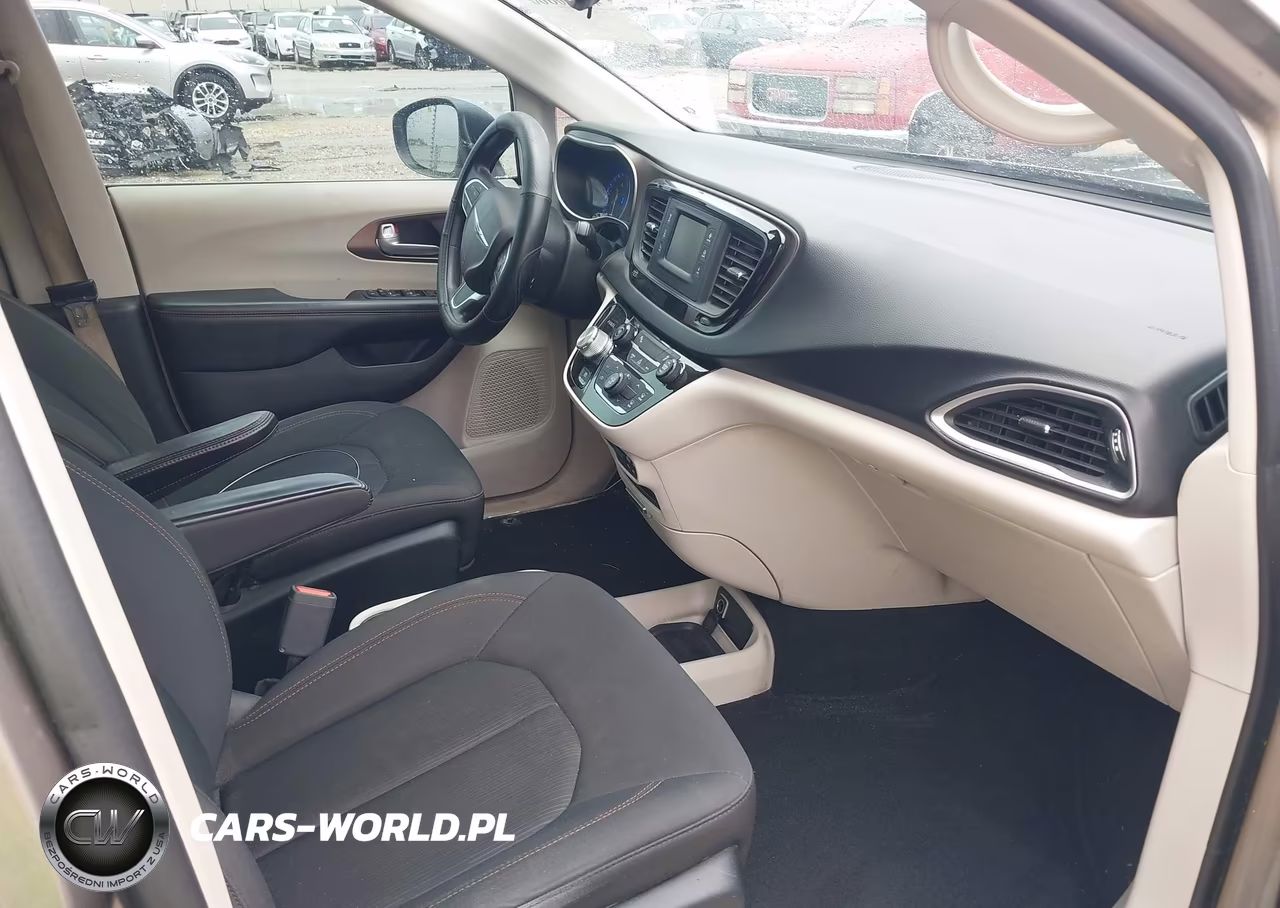 2017 Chrysler Pacifica Lx VIN:2C4RC1CG7HR622027 - 5