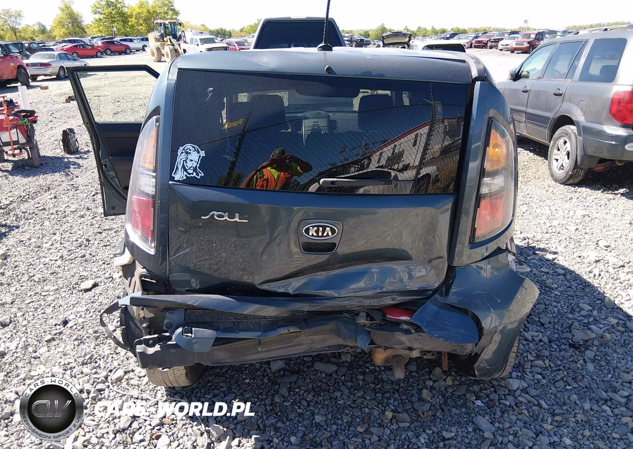 2011 Kia Soul + VIN:KNDJT2A27B7345222 - 6