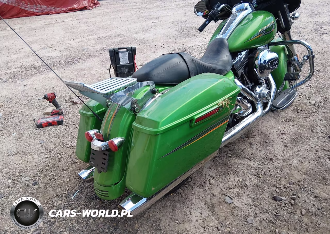 2015 Harley-Davidson Flhx Street Glide VIN:1HD1KBM13FB631429 - 4