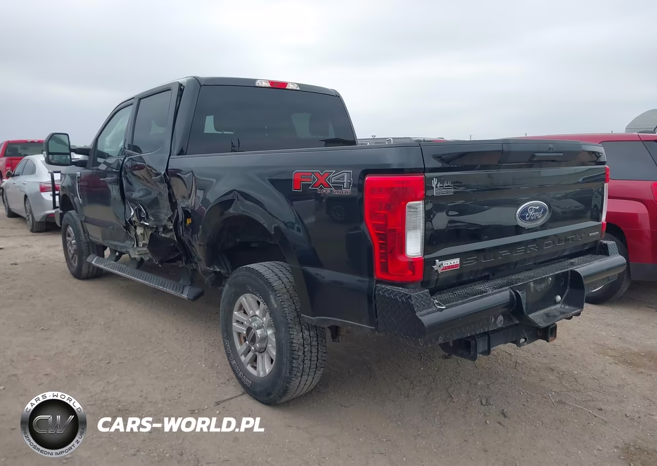 2017 Ford F-250 Xlt VIN:1FT7W2B6XHEE63045 - 3