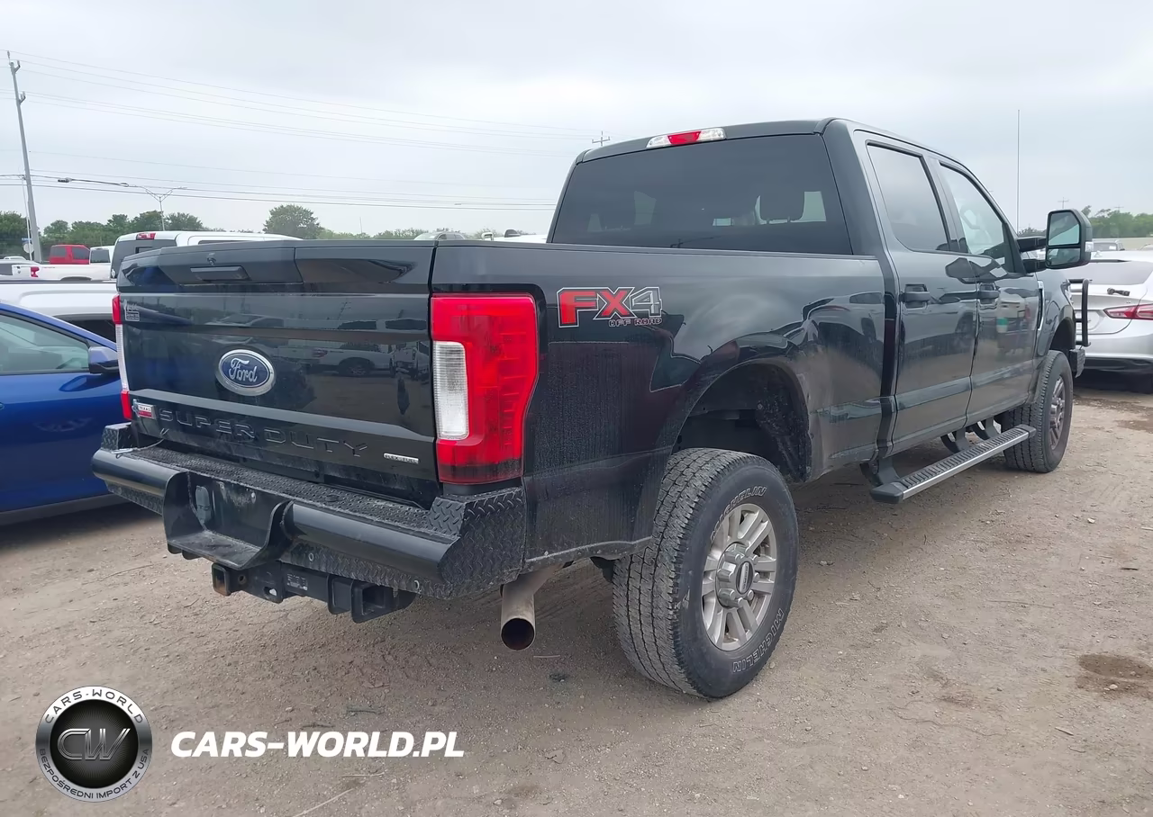2017 Ford F-250 Xlt VIN:1FT7W2B6XHEE63045 - 4