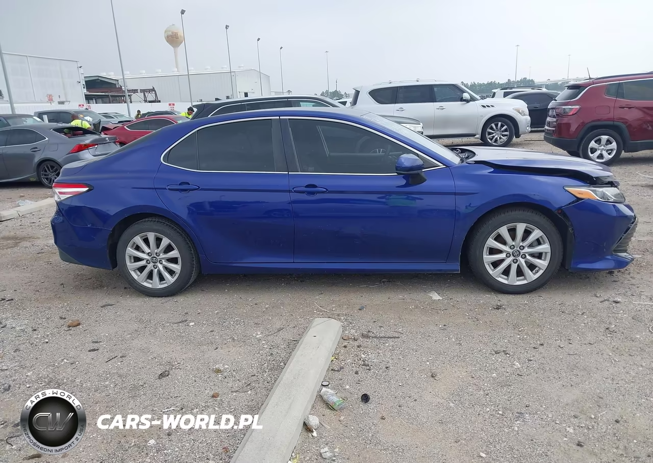 2018 Toyota Camry Le VIN:4T1B11HK6JU611299 - 13