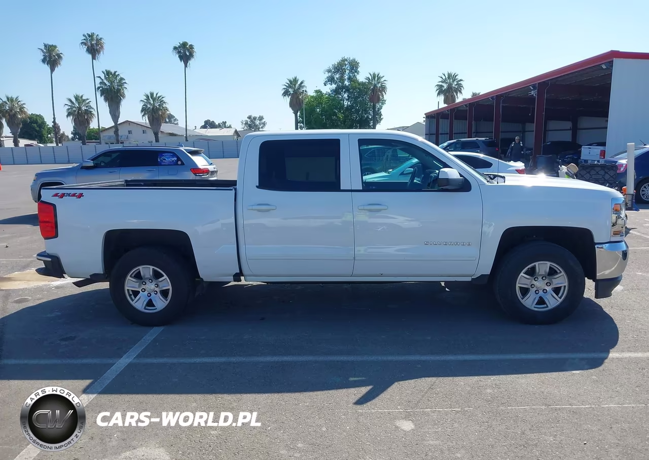 2018 Chevrolet Silverado 1500 1Lt VIN:3GCUKREC4JG278271 - 13