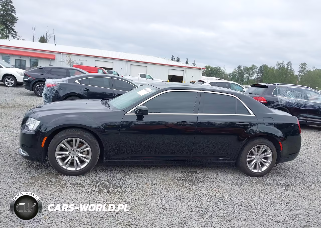 2015 Chrysler 300 Touring VIN:2C3CCAAG0FH828595 - 14
