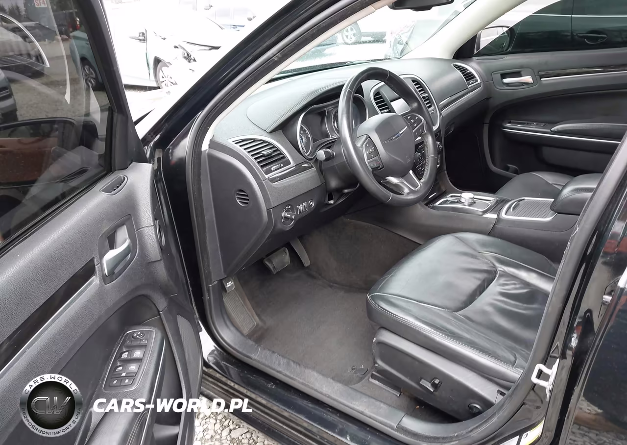 2015 Chrysler 300 Touring VIN:2C3CCAAG0FH828595 - 17