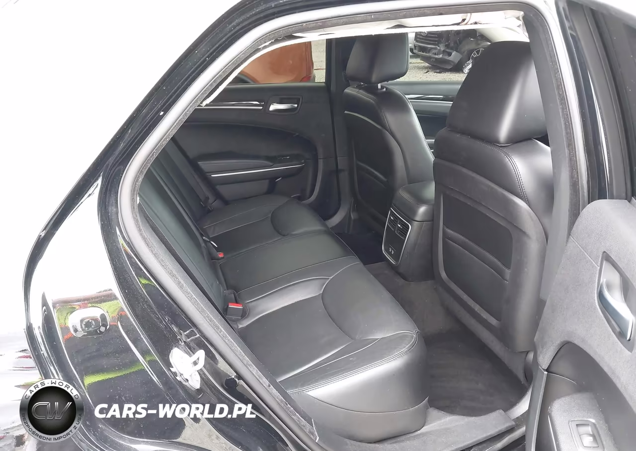 2015 Chrysler 300 Touring VIN:2C3CCAAG0FH828595 - 18