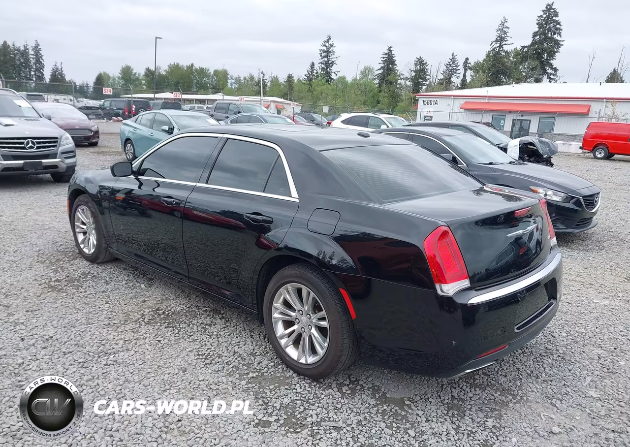 2015 Chrysler 300 Touring VIN:2C3CCAAG0FH828595 - 3