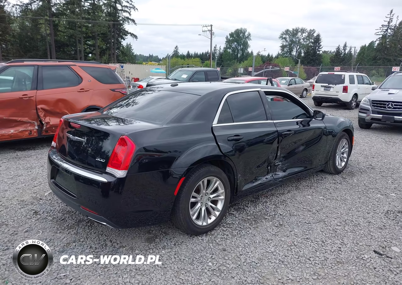 2015 Chrysler 300 Touring VIN:2C3CCAAG0FH828595 - 4