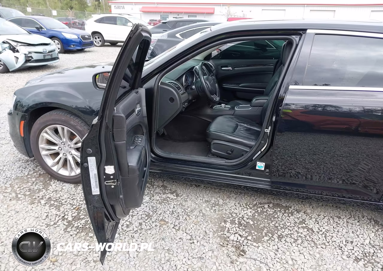 2015 Chrysler 300 Touring VIN:2C3CCAAG0FH828595 - 5