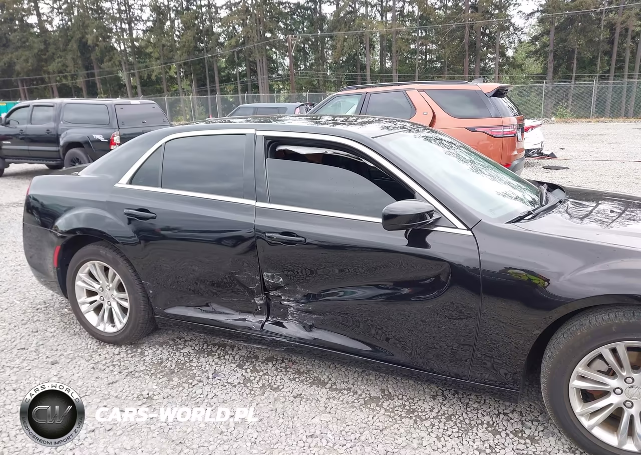 2015 Chrysler 300 Touring VIN:2C3CCAAG0FH828595 - 6