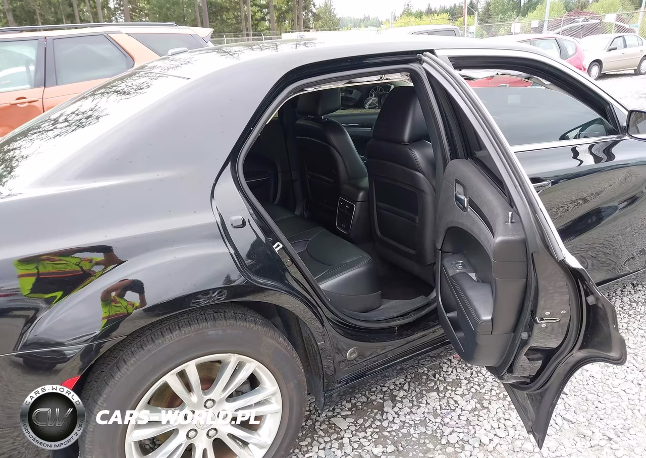 2015 Chrysler 300 Touring VIN:2C3CCAAG0FH828595 - 8