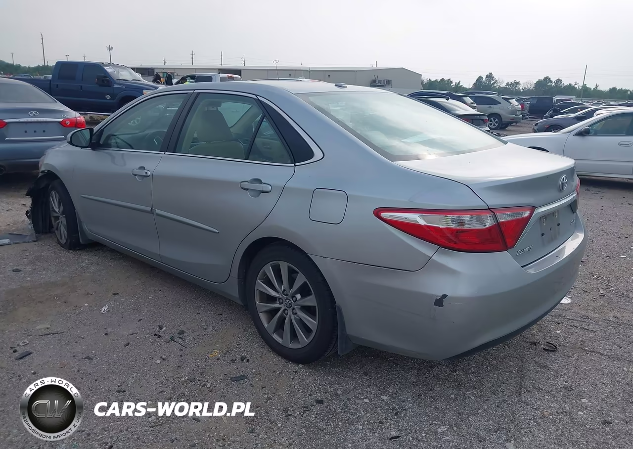 2015 Toyota Camry Xle VIN:4T1BF1FK8FU892923 - 3