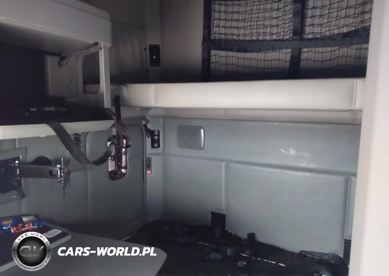 2018 Kenworth T680 VIN:1XKYDP9X3JJ199304 - 7