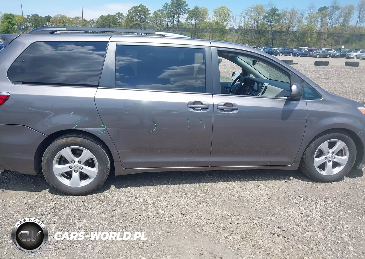 2015 Toyota Sienna Le 8 Passenger VIN:5TDKK3DC3FS543132 - 13