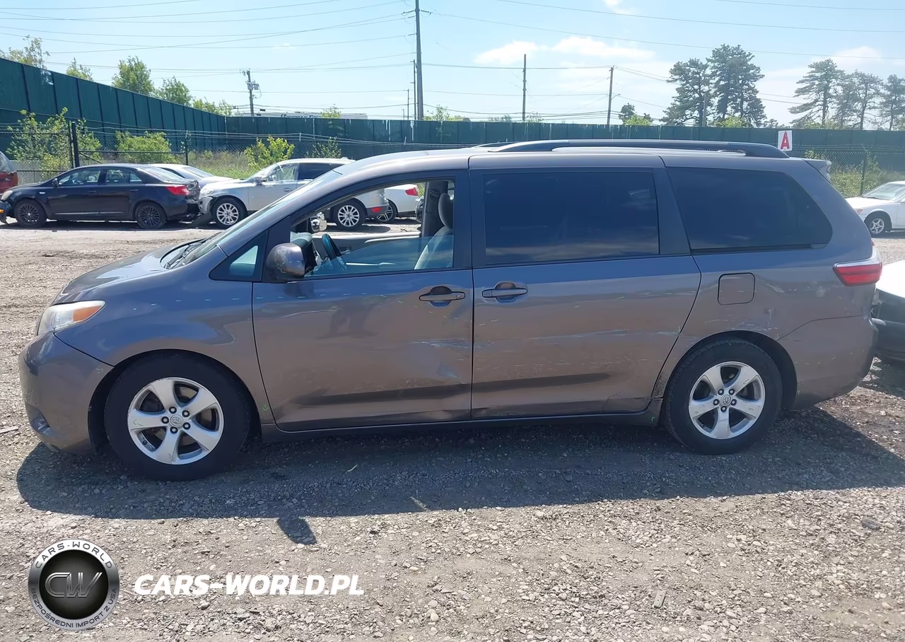 2015 Toyota Sienna Le 8 Passenger VIN:5TDKK3DC3FS543132 - 14