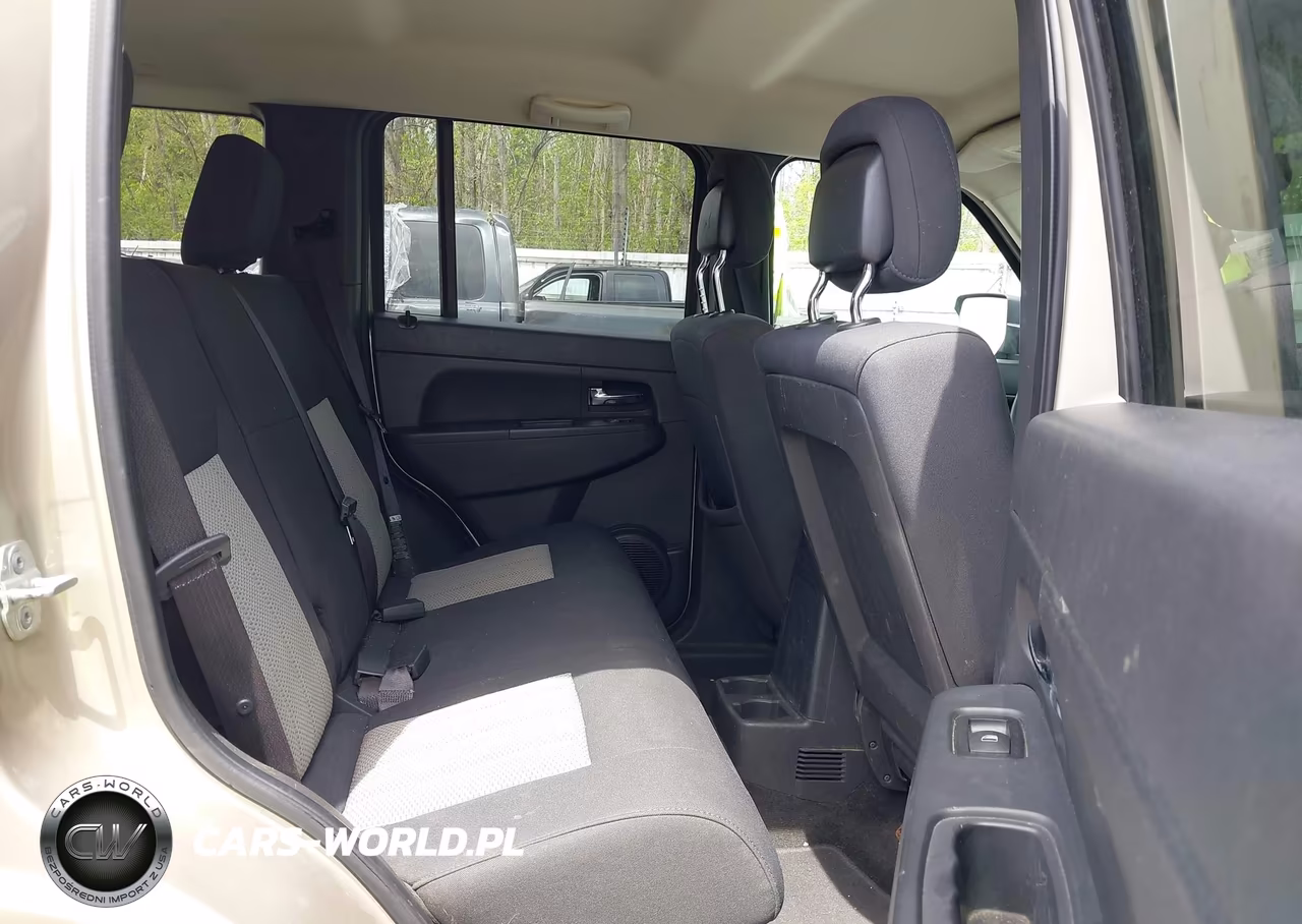 2010 Jeep Liberty Sport VIN:1J4PN2GK3AW149711 - 8