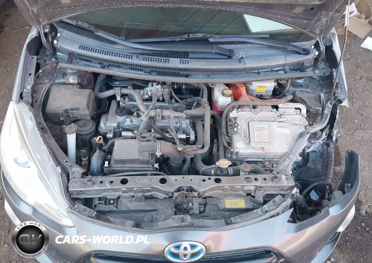 2015 Toyota Prius C Two VIN:JTDKDTB35F1580385 - 10