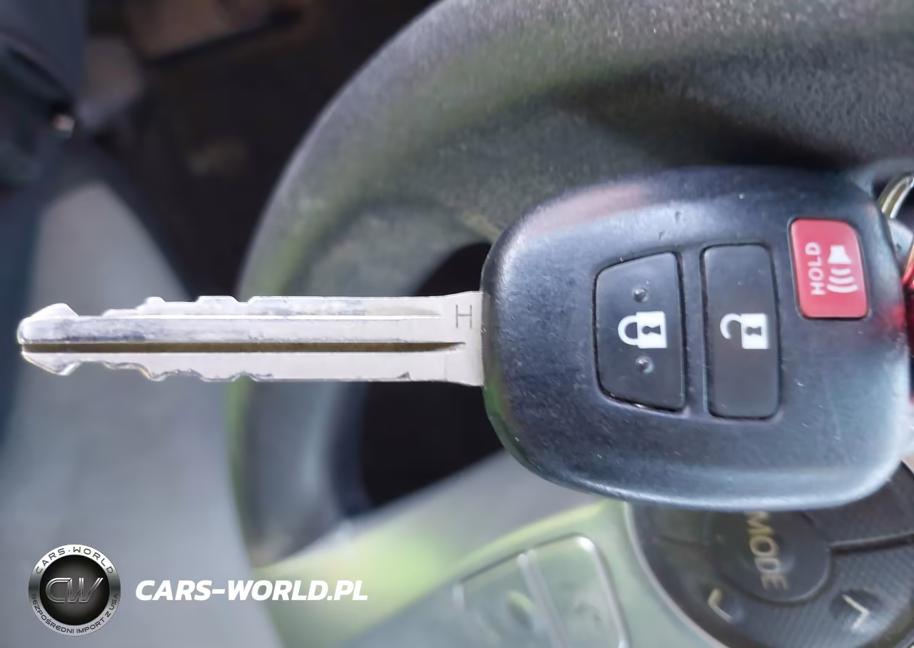 2015 Toyota Prius C Two VIN:JTDKDTB35F1580385 - 11
