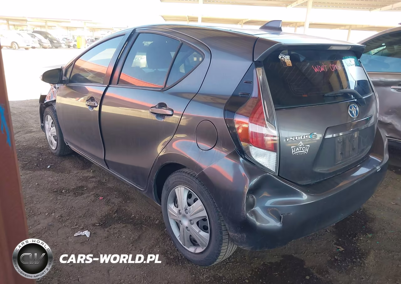 2015 Toyota Prius C Two VIN:JTDKDTB35F1580385 - 3