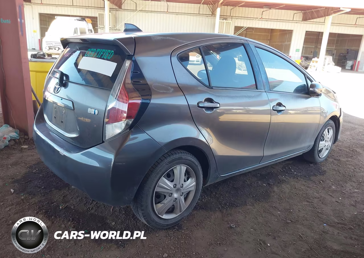 2015 Toyota Prius C Two VIN:JTDKDTB35F1580385 - 4