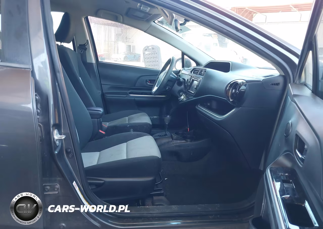 2015 Toyota Prius C Two VIN:JTDKDTB35F1580385 - 5