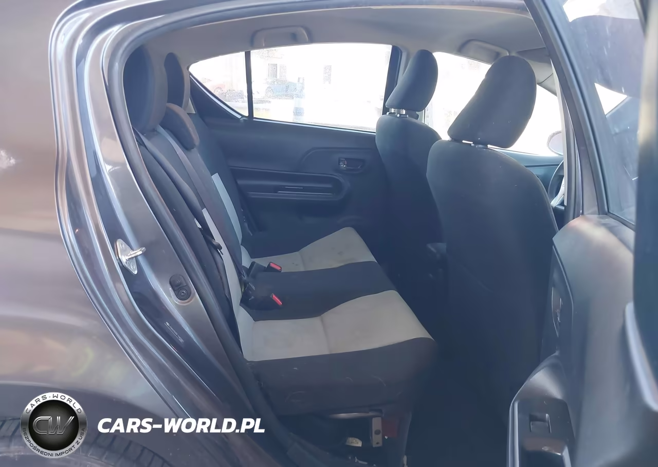 2015 Toyota Prius C Two VIN:JTDKDTB35F1580385 - 8