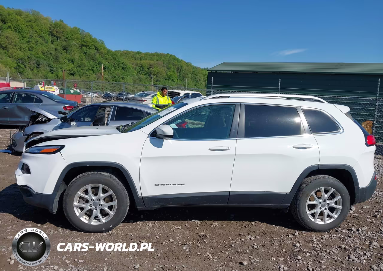 2016 Jeep Cherokee Latitude VIN:1C4PJMCS3GW195101 - 14