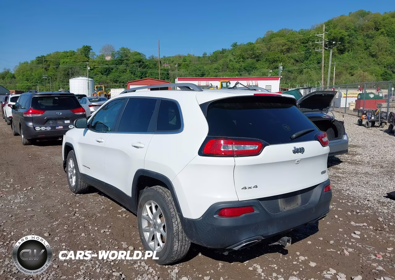 2016 Jeep Cherokee Latitude VIN:1C4PJMCS3GW195101 - 3
