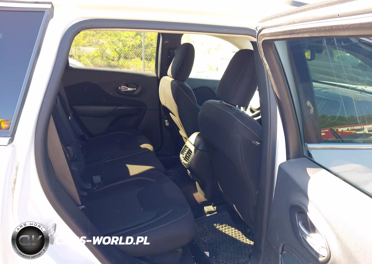 2016 Jeep Cherokee Latitude VIN:1C4PJMCS3GW195101 - 8