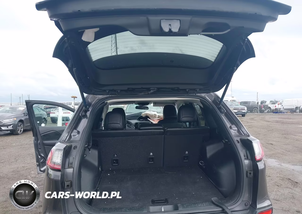 2019 Jeep Cherokee Latitude Plus 4X4 VIN:1C4PJMLNXKD224253 - 17