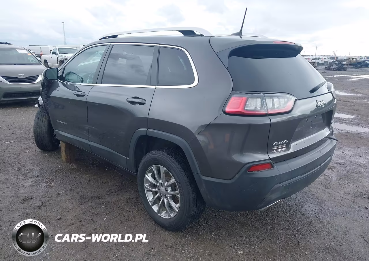 2019 Jeep Cherokee Latitude Plus 4X4 VIN:1C4PJMLNXKD224253 - 3
