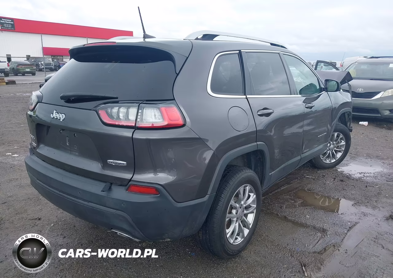 2019 Jeep Cherokee Latitude Plus 4X4 VIN:1C4PJMLNXKD224253 - 4