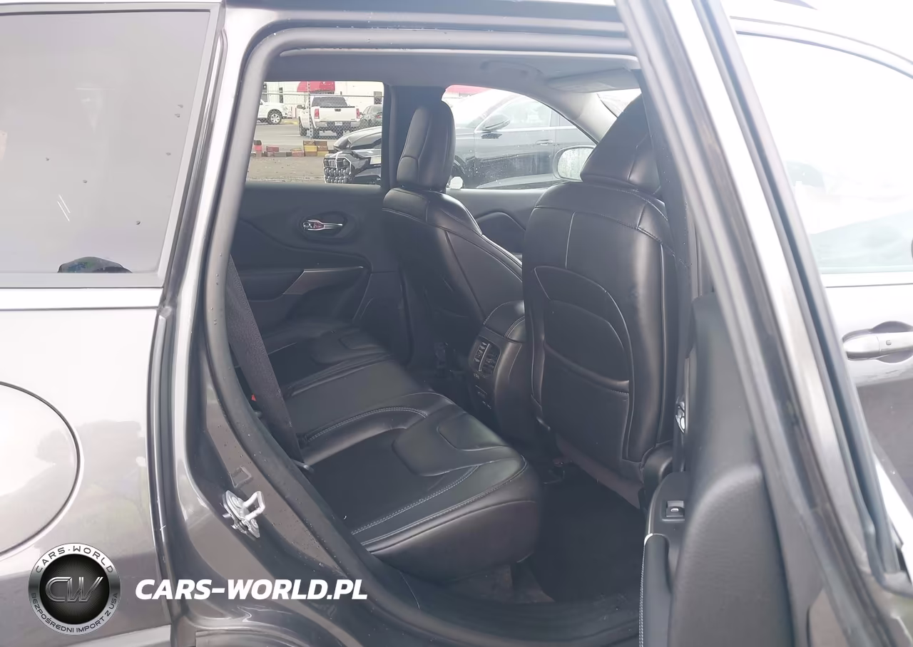 2019 Jeep Cherokee Latitude Plus 4X4 VIN:1C4PJMLNXKD224253 - 8