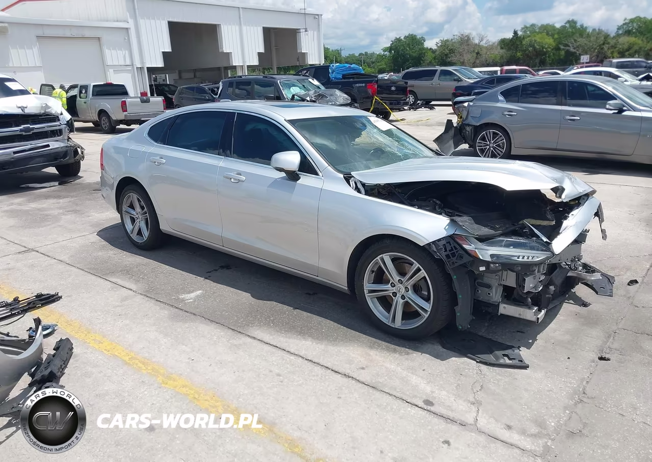 2018 Volvo S90 T5 Momentum