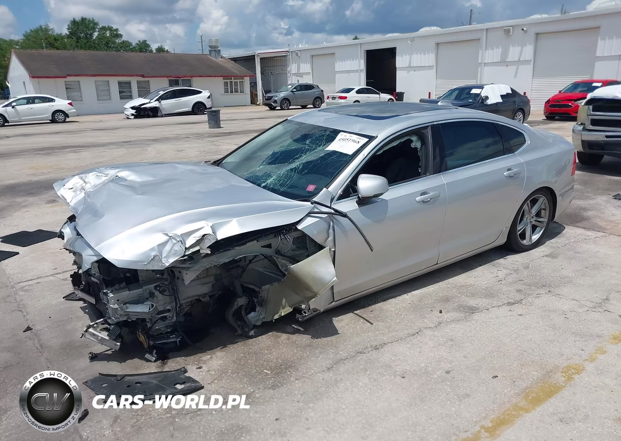 2018 Volvo S90 T5 Momentum VIN:LVY982AK9JP007395 - 2