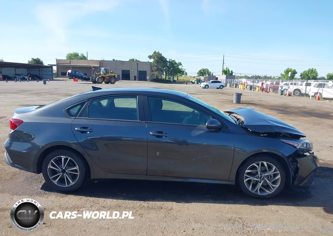2023 Kia Forte Lxs VIN:3KPF24AD8PE520056 - 12