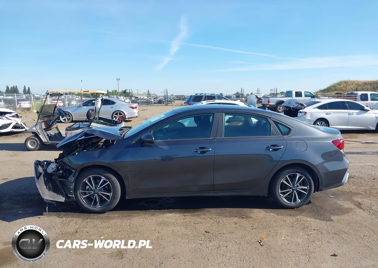 2023 Kia Forte Lxs VIN:3KPF24AD8PE520056 - 13