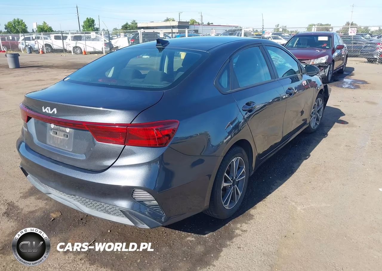 2023 Kia Forte Lxs VIN:3KPF24AD8PE520056 - 4