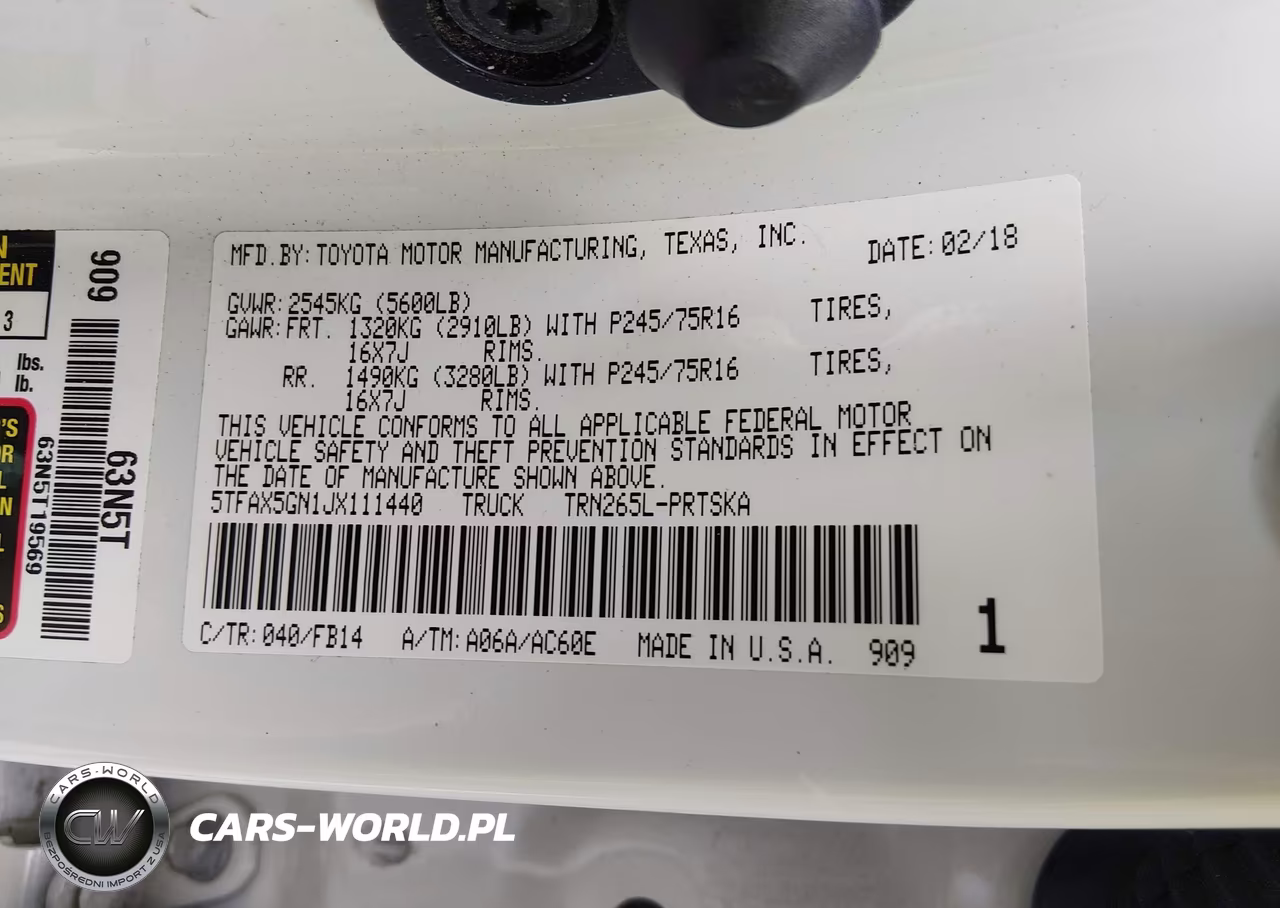 2018 Toyota Tacoma Sr VIN:5TFAX5GN1JX111440 - 9