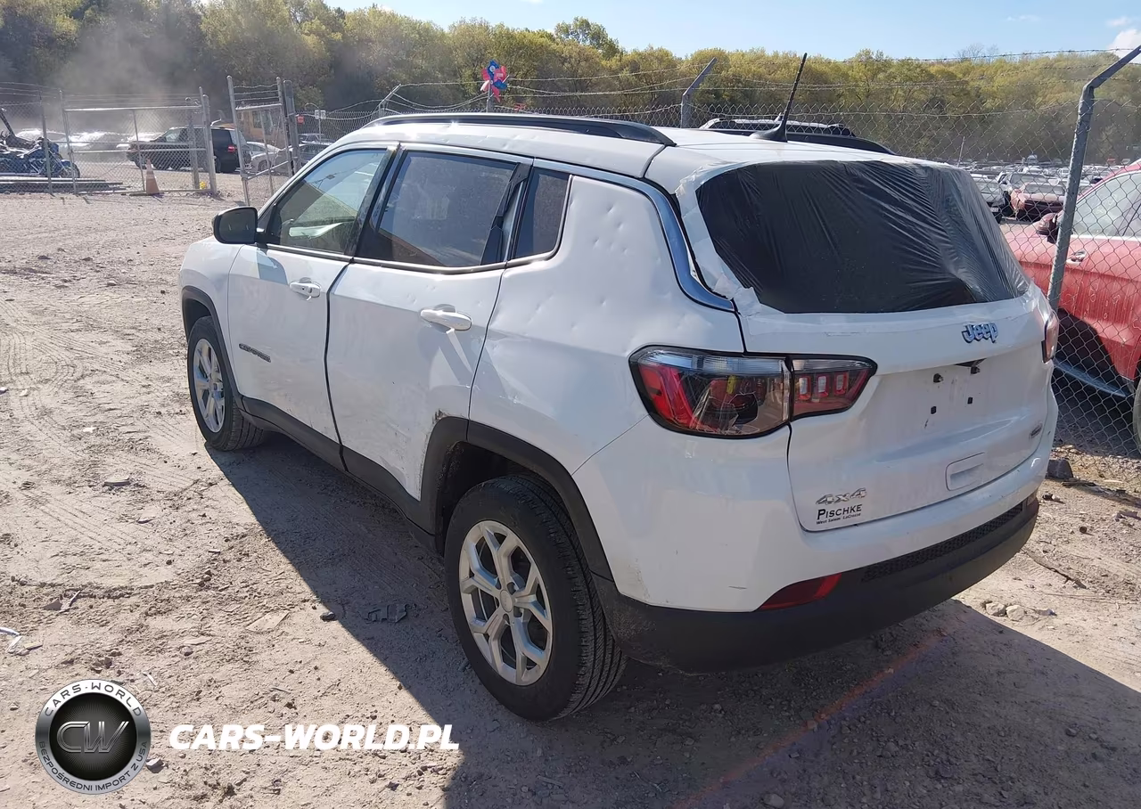 2024 Jeep Compass Latitude 4X4 VIN:3C4NJDBN0RT118777 - 3