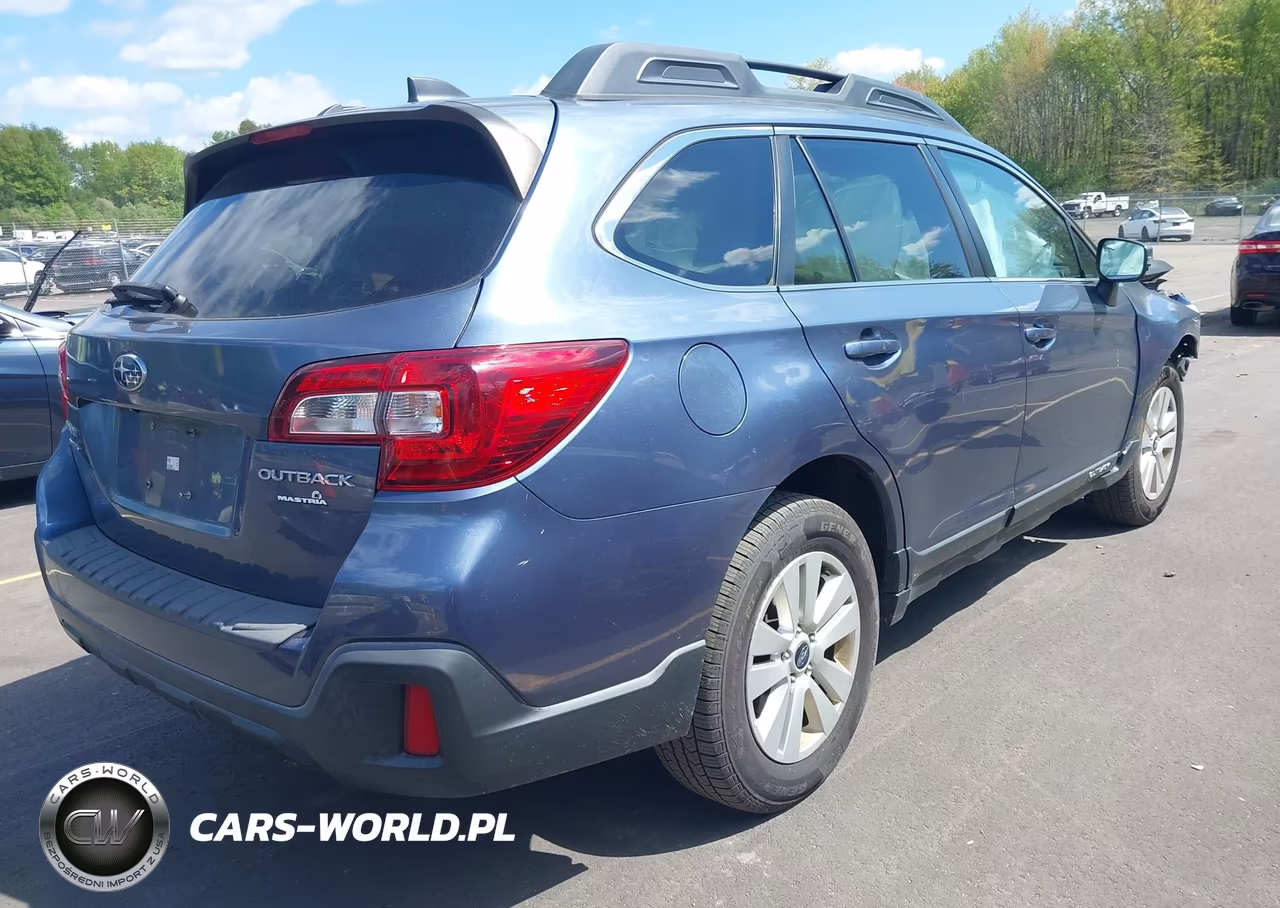 2018 Subaru Outback 2.5I Premium VIN:4S4BSAFC6J3319828 - 4