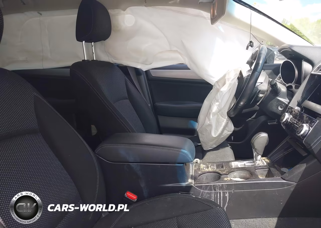 2018 Subaru Outback 2.5I Premium VIN:4S4BSAFC6J3319828 - 5