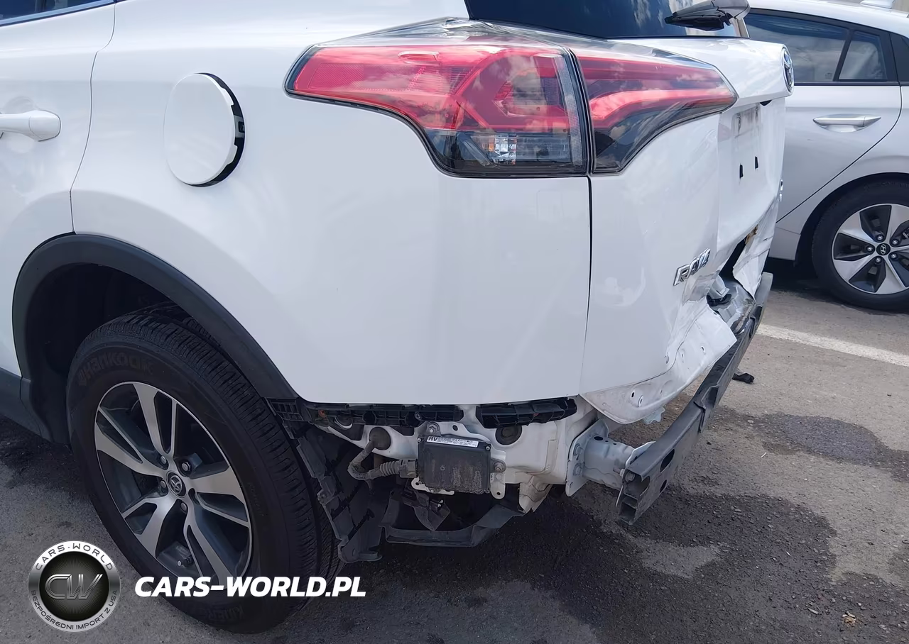 2018 Toyota Rav4 Xle VIN:2T3RFREV0JW812118 - 17