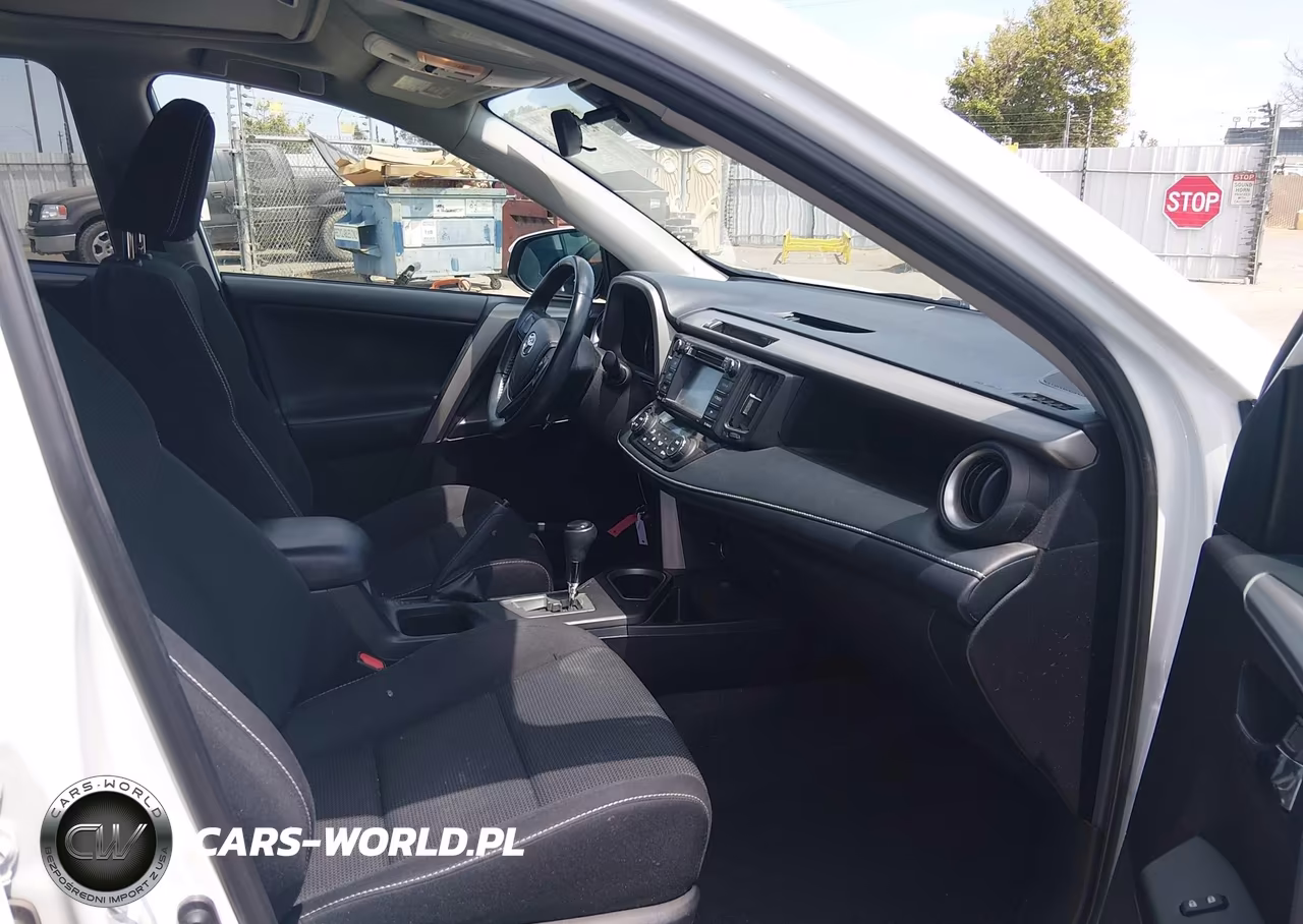 2018 Toyota Rav4 Xle VIN:2T3RFREV0JW812118 - 5