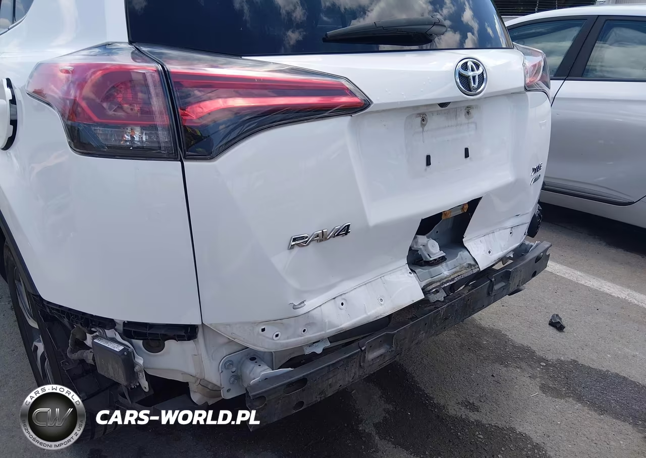 2018 Toyota Rav4 Xle VIN:2T3RFREV0JW812118 - 6