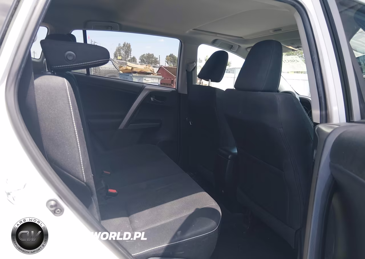 2018 Toyota Rav4 Xle VIN:2T3RFREV0JW812118 - 8