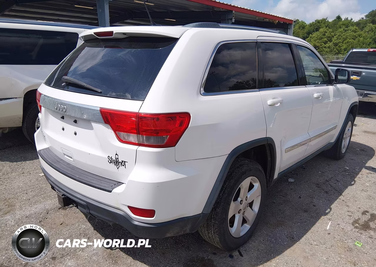 2013 Jeep Grand Cherokee Laredo VIN:1C4RJEAG3DC517102 - 4